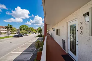 9823 S Hollybrook Lake Dr, Pembroke Pines, FL 33025 - Photo 13