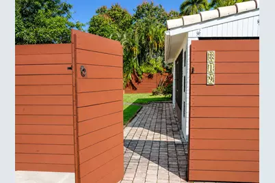 819 NE 2nd Court, Hallandale Beach, FL 33009 - Photo 23