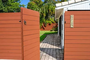 819 NE 2nd Ct, Hallandale Beach, FL 33009 - Photo 23