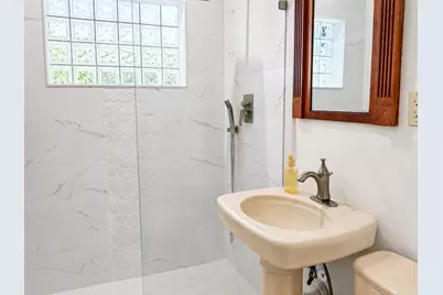 819 NE 2nd Court, Hallandale Beach, FL 33009 - Photo 17