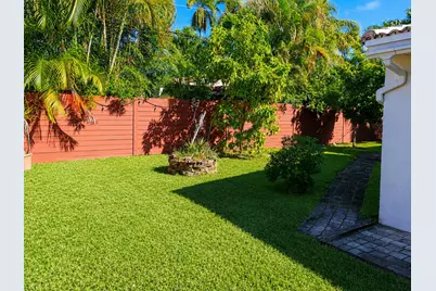 819 NE 2nd Court, Hallandale Beach, FL 33009 - Photo 27