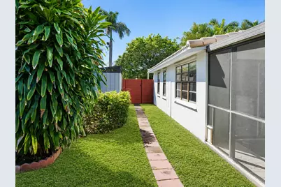 819 NE 2nd Court, Hallandale Beach, FL 33009 - Photo 13