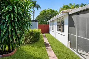819 NE 2nd Ct, Hallandale Beach, FL 33009 - Photo 13