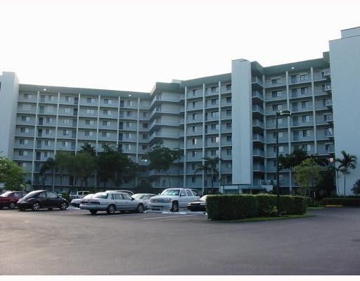 2334 S Cypress Bend Dr #802 - 2334 S Cypress Bend Dr #802, Pompano Beach, FL 33069 Luxury Property | Jose Angel Pina