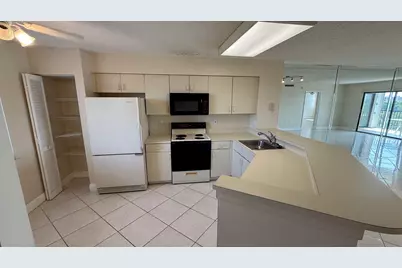 2334 S Cypress Bend Drive #802, Pompano Beach, FL 33069 - Photo 3