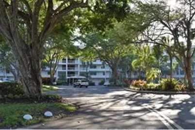 565 Oaks Lane #305, Pompano Beach, FL 33069 - Photo 13