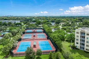 565 Oaks Ln, Pompano Beach, FL 33069 - Photo 21