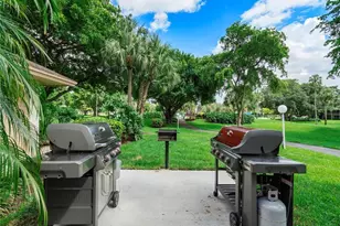 565 Oaks Ln, Pompano Beach, FL 33069 - Photo 43