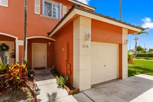 1216 NW 100th Ave, Pembroke Pines, FL 33024 - Photo 17