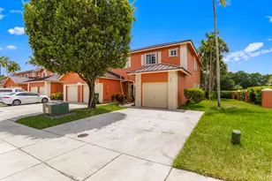 1216 NW 100th Ave, Pembroke Pines, FL 33024 - Photo 15
