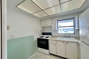 2885 Crosley Dr E, West Palm Beach, FL 33415 - Photo 7