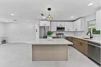 350 NE 42nd Street, Oakland Park, FL 33334 - Photo 13