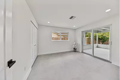350 NE 42nd Street, Oakland Park, FL 33334 - Photo 5
