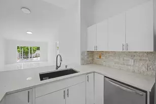 8464 Lake Worth Ct, Wellington, FL 33467 - Photo 5