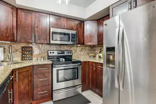 4005 Village Dr, Delray Beach, FL 33445 - Photo 9