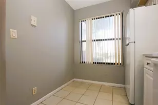 217 Lake Pointe Dr, Oakland Park, FL 33309 - Photo 5