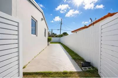 511 N 69th Way, Hollywood, FL 33024 - Photo 13