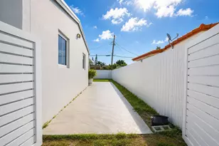 511 N 69th Way, Hollywood, FL 33024 - Photo 13