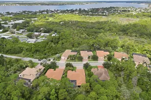 2553 NW Crystal Lake Dr NW, Jensen Beach, FL 34957 - Photo 5