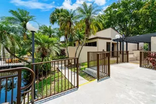 2202 S Cypress Bend Dr, Pompano Beach, FL 33069 - Photo 25