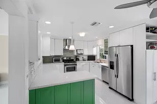 330 NE 48th St, Oakland Park, FL 33334 - Photo 5
