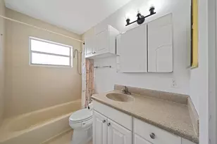 330 NE 48th St, Oakland Park, FL 33334 - Photo 13