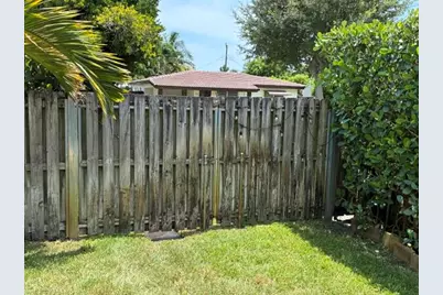 330 NE 48th Street, Oakland Park, FL 33334 - Photo 35