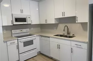 235 Lakeview Dr, Weston, FL 33326 - Photo 5