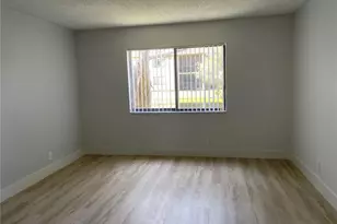 235 Lakeview Dr, Weston, FL 33326 - Photo 9