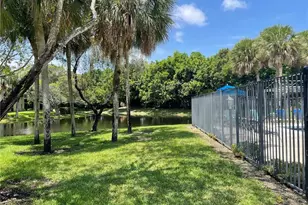 235 Lakeview Dr, Weston, FL 33326 - Photo 27
