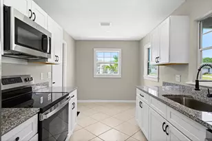581 SE Crescent Ave, Port Saint Lucie, FL 34984 - Photo 9