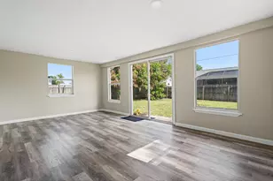 581 SE Crescent Ave, Port Saint Lucie, FL 34984 - Photo 21