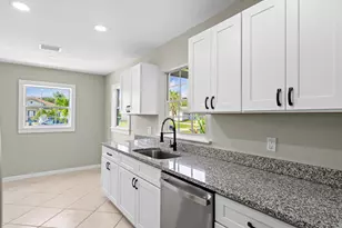 581 SE Crescent Ave, Port Saint Lucie, FL 34984 - Photo 11