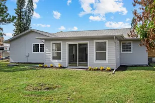 581 SE Crescent Ave, Port Saint Lucie, FL 34984 - Photo 7