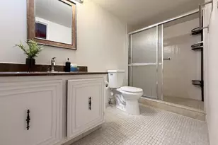 800 Parkview Dr, Hallandale, FL 33009 - Photo 15