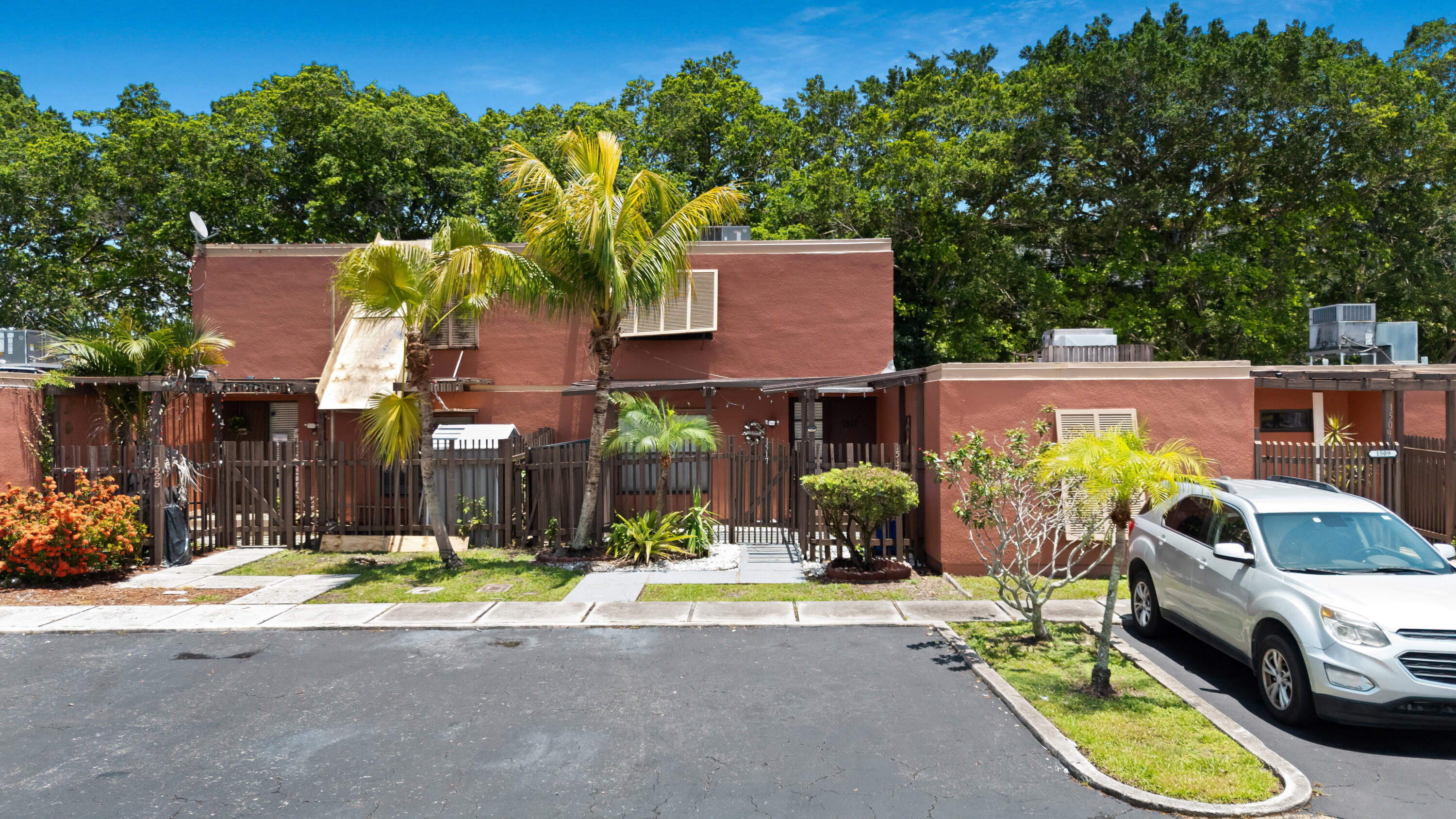 1517 Fairway Rd - 1517 Fairway Rd, Pembroke Pines, FL 33026 Luxury Property | Jose Angel Pina