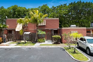 1517 Fairway Rd, Pembroke Pines, FL 33026 - Photo 1