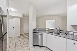 350 Crestwood Cir, Royal Palm Beach, FL 33411 - Photo 5