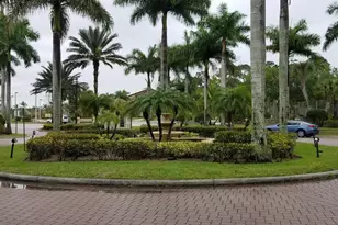350 Crestwood Cir, Royal Palm Beach, FL 33411 - Photo 3