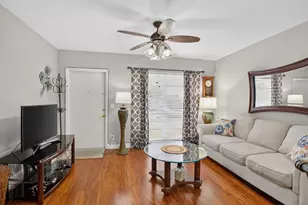 309 Circle Dr S, Boynton Beach, FL 33435 - Photo 3