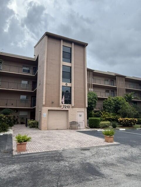 7210 Lake Cir Dr #401 - 7210 Lake Cir Dr #401, Margate, FL 33063 Luxury Property | Jose Angel Pina