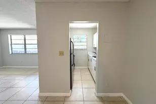 615 NE 10th St, Hallandale Beach, FL 33009 - Photo 7