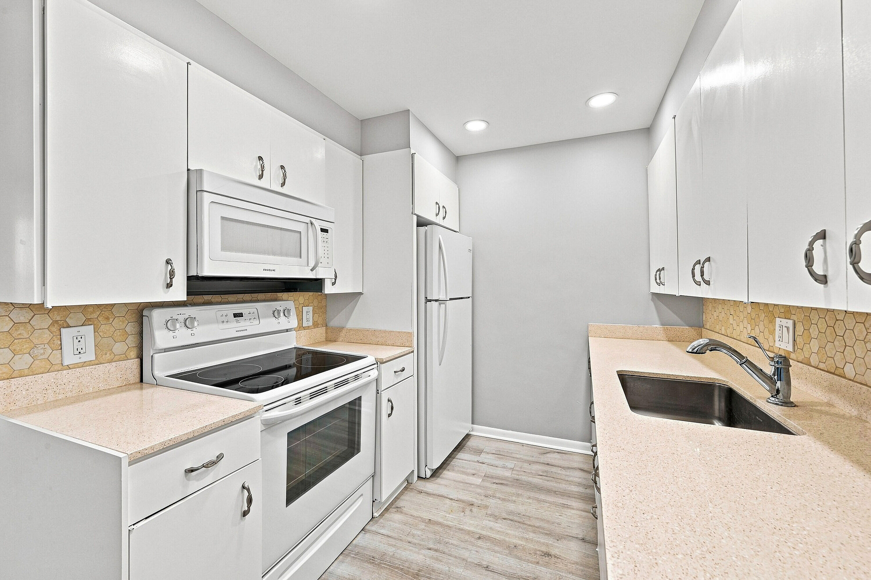 2404 Antigua Cir #G4 main architectural view