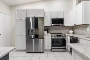 6353 Royal Manor Cir, Delray Beach, FL 33484 - Photo 5