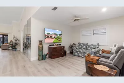 6353 Royal Manor Circle, Delray Beach, FL 33484 - Photo 9