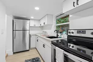 107 SW 4th Ave, Delray Beach, FL 33444 - Photo 9