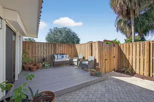1700 Embassy Dr, West Palm Beach, FL 33401 - Photo 9