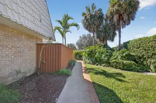 1700 Embassy Dr, West Palm Beach, FL 33401 - Photo 3