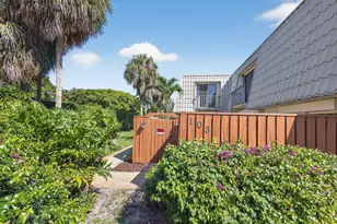 1700 Embassy Dr, West Palm Beach, FL 33401 - Photo 5