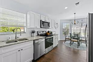 252 Legendary Cir, Palm Beach Gardens, FL 33418 - Photo 5